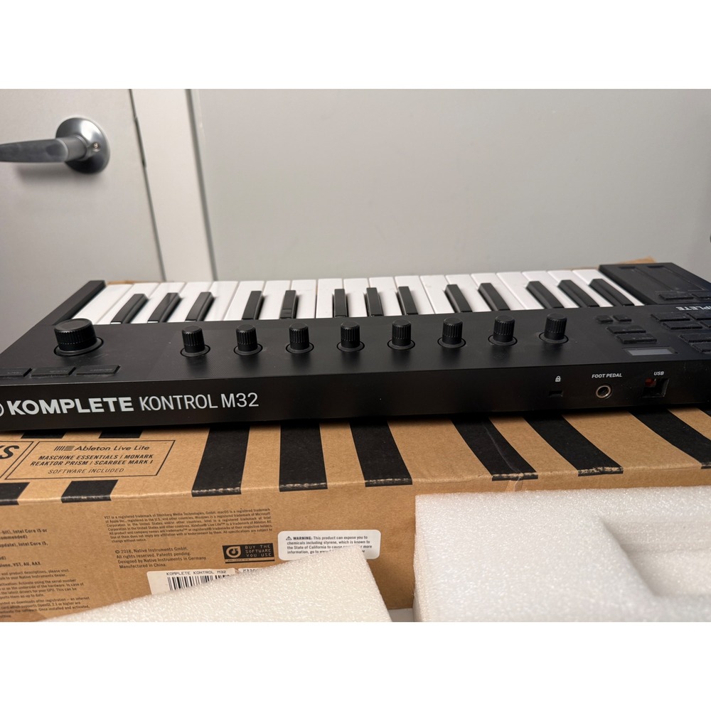 Native Instruments Komplete Kontrol M32 USB MIDI Controller - Picture 4 of 5